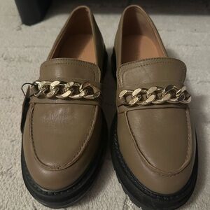 NWT Crevo Francine Women’s Taupe Chain-Trim Loafers